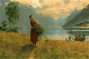 Junges Mädchen mit Birkenzweigen vor einem norwegischen Fjord